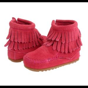 MINNE TONKA flamingo pink suede fringe boots